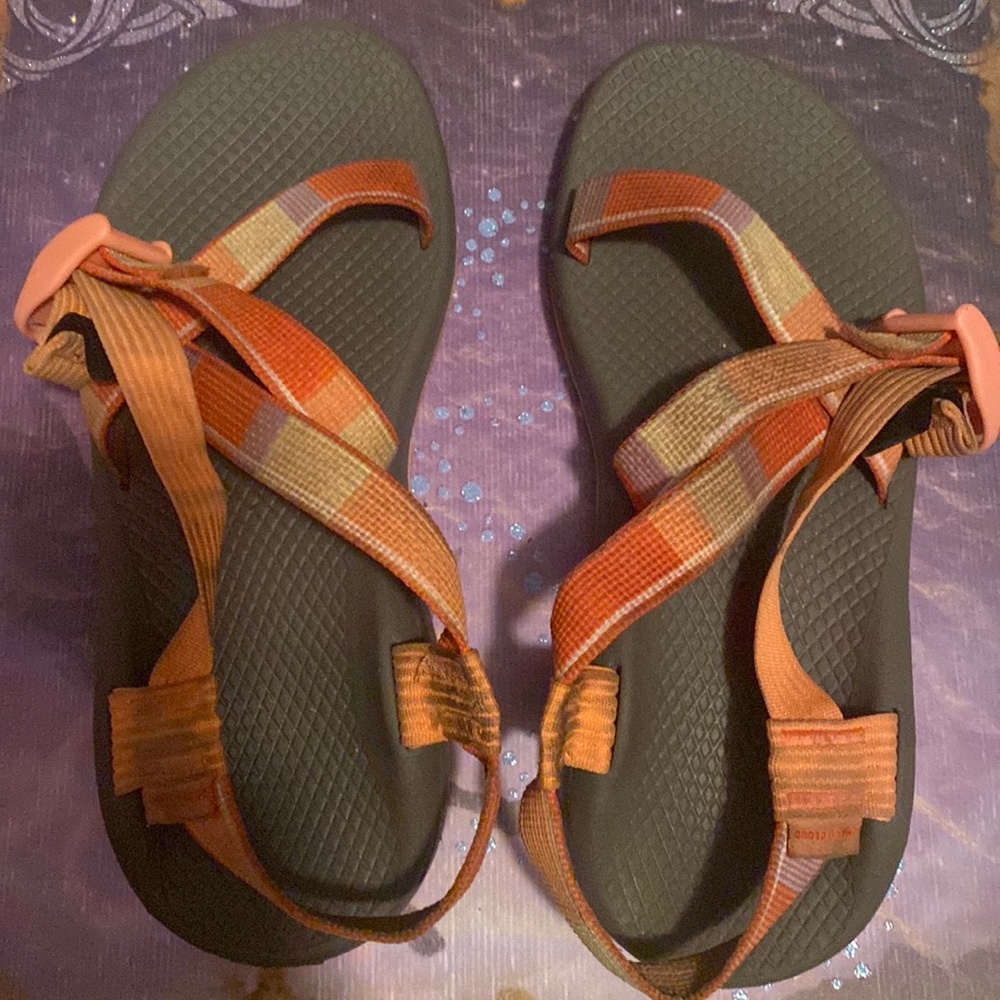 Brand: Chaco
Size: 7
A little worn